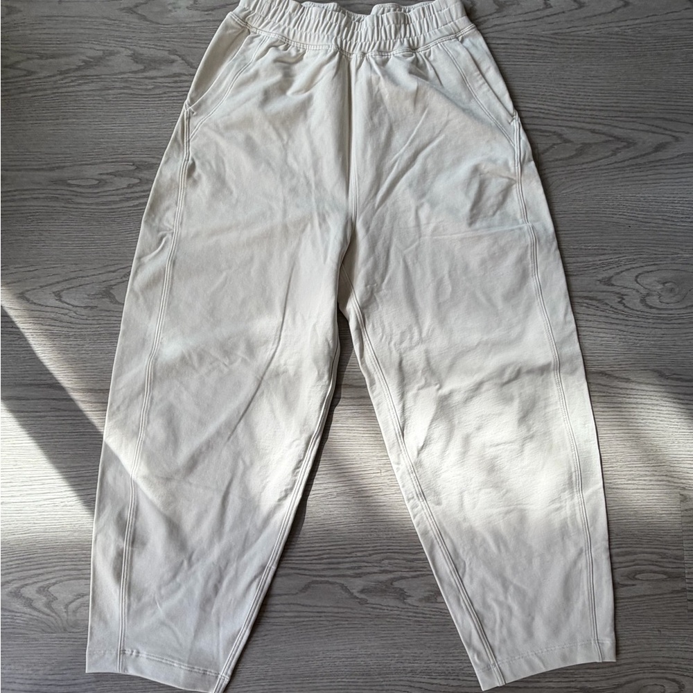 Lululemon Lightweight Mid-Rise Barrel-Leg Cropped Pant - Bone - Size 4